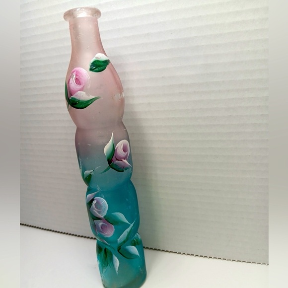 Vintage beautifully painted rose vase - Picture 5 of 9